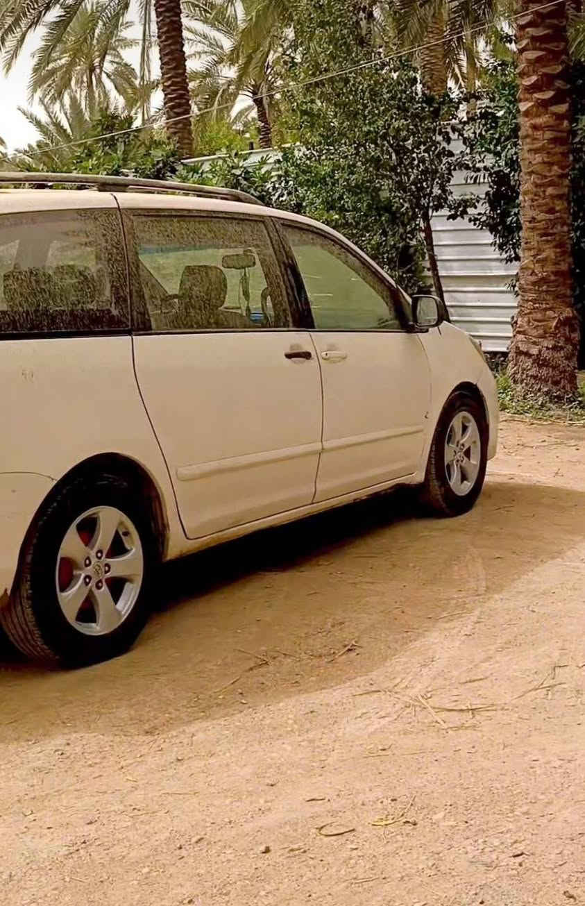 السلام عليكم 
تيوتا سينا موديل 2007 سياره مكينه كير مكفولة 
رقم بغداد دولي سنويه جديده 
مكينه 3500 جديد كير مكفوله
سياره جاهز وخير من الله 
بيع او مراوس بكورلا لان محتاج فرق 
للاستفسار الاتصال على الرقم ***********
