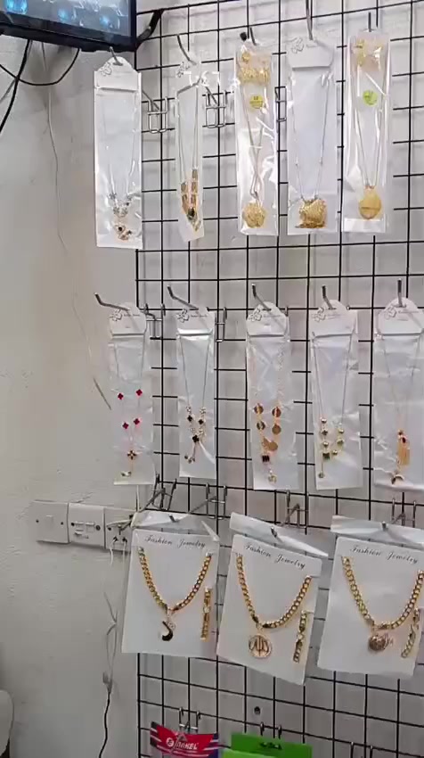 تعلن مكتبة حسين عن وصول وجبه وصلتنا بتوت نسائيه ساعات رجالي ونسائي سبح رجاليه كلادات  نسائيه بنسب  الاسعار 
العنوان الاصلاح شارع مدرسة عشتار مجاور ماي ارو نبع الفرات واتساب ***********
