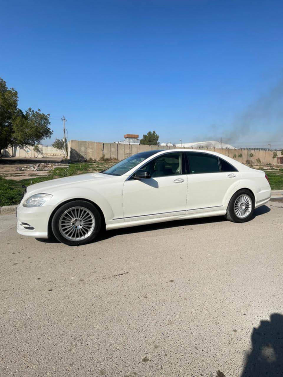 Mercedes Benz S class 
السيارة وارد خليجي استيراد شركة باجگير   S 350 
موديل 2011
عداد الكيلو متر 175الف حقيقي 
كير مكينة صدر كهربائيات كفالة بيهة مكانين صبغ كد شبر
ويل كب 19 تو سايز AMG مع طخم اطارات انتاج 25 
مواصفات السيارة معروفة
السعر 25,500 ورقة للبيع او مراوس حسب القناعة
للاستفسار الاتصال ع الرقم *********** بغداد, العراق
