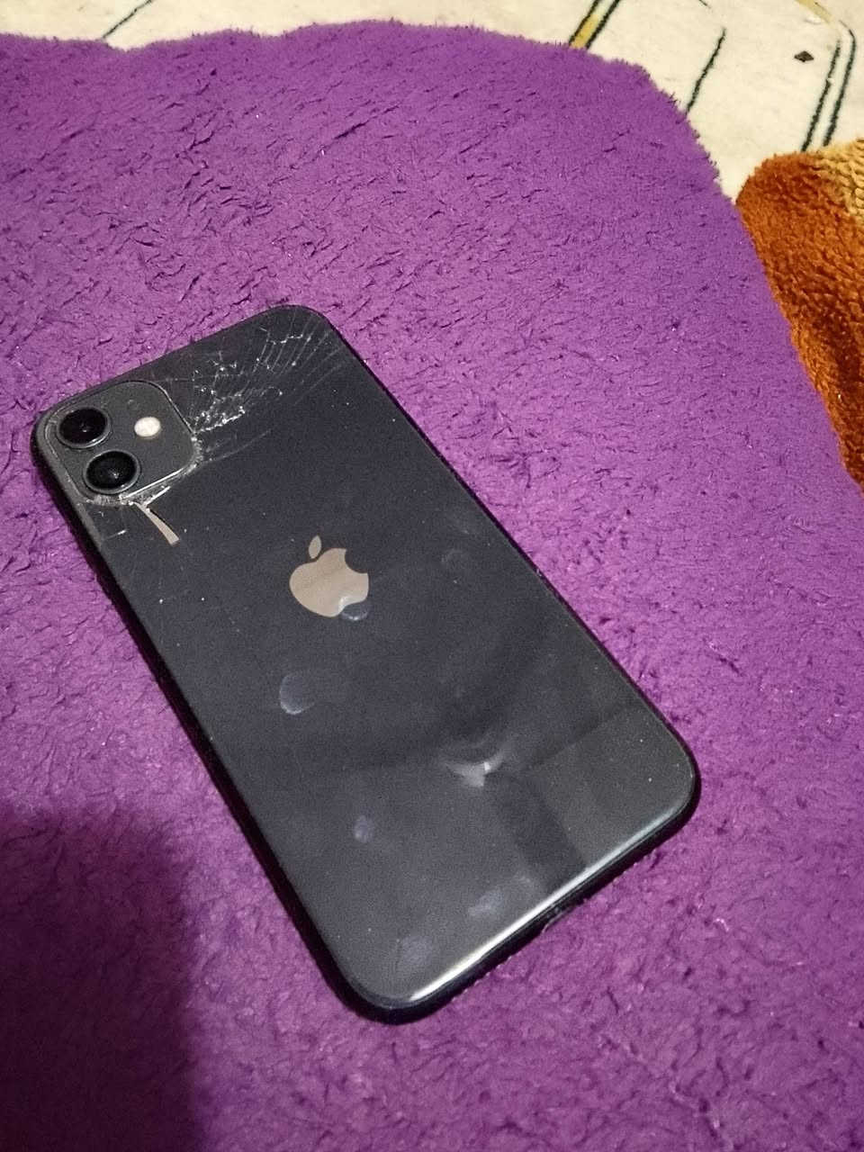 سلام عليكم ايفون 11عادي
جهاز مكفول كفاله عامه بس من حدثت كام يطلع الشاشه قطعه غير معروفه شرط مامبدل جهاز كارتونته موجوده كامل مكمل ابيع مبدل شاشه حته ميصير ختلاف بس مامبدل هوه 
ذاكره128 
فيس ايدي شغال 
الضهر مفطور مثل ماموضح 
الجهاز IMEI  يعني  الجهاز دبل خط 
تصوير صوت مكفول كفاله عامه
السعر 270وبي مجال للطيبين 
مكاني نجف كوفه ب17 
***********
