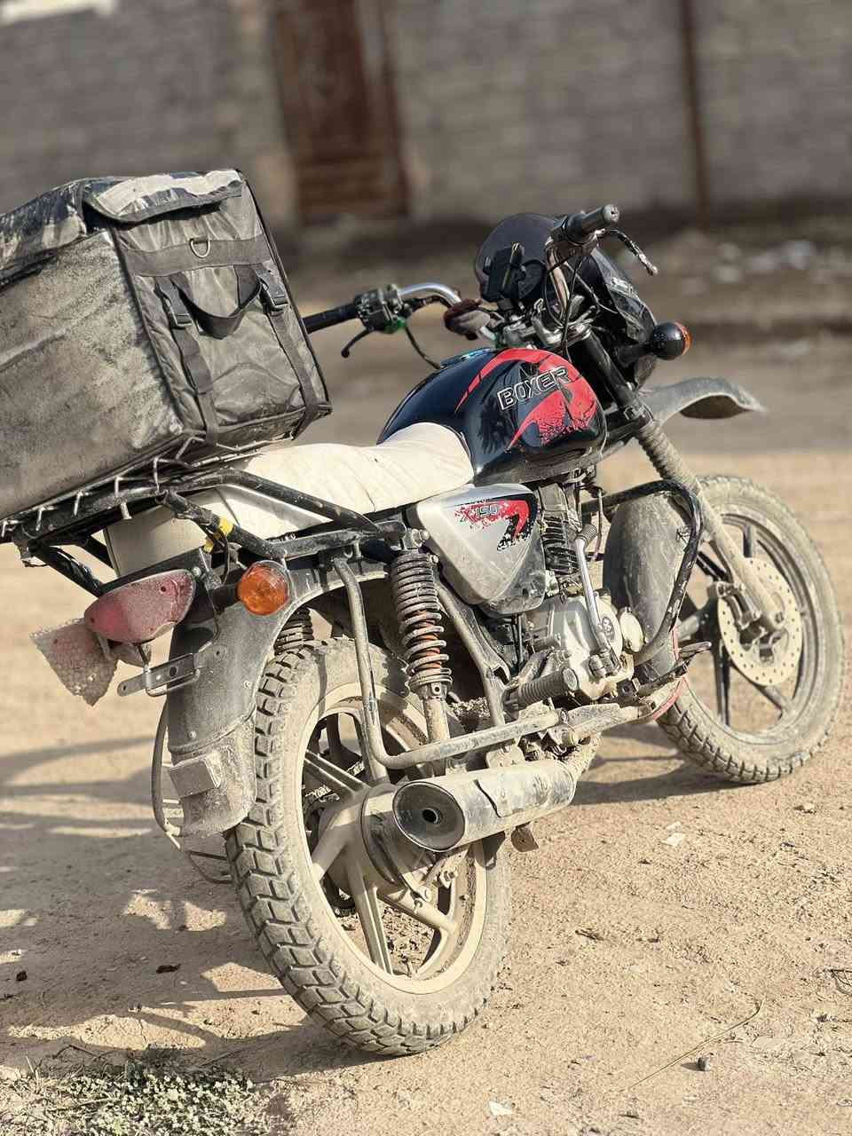 سلام عليكم دراجه بوكسر موديل ٢٠٢٣  بدون رقم ولا أوراق اكفلكياسرقه وعشائر دراجه خير من الله شلعه ومعدل 
الدراجه اشتغل بيه دلفري ما موكفتني السعر ٨٧٠ لاستفسار الرقم*********** الموشراي لا يتصل
