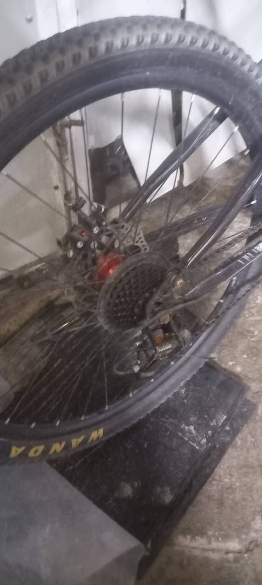 سلام عليكم بايسكل كير شغال ونضيف لبايسكل سعره ٨٠ ماععرف بيهن شنو نوعيته مكاني بغداد حي العامل ***********
