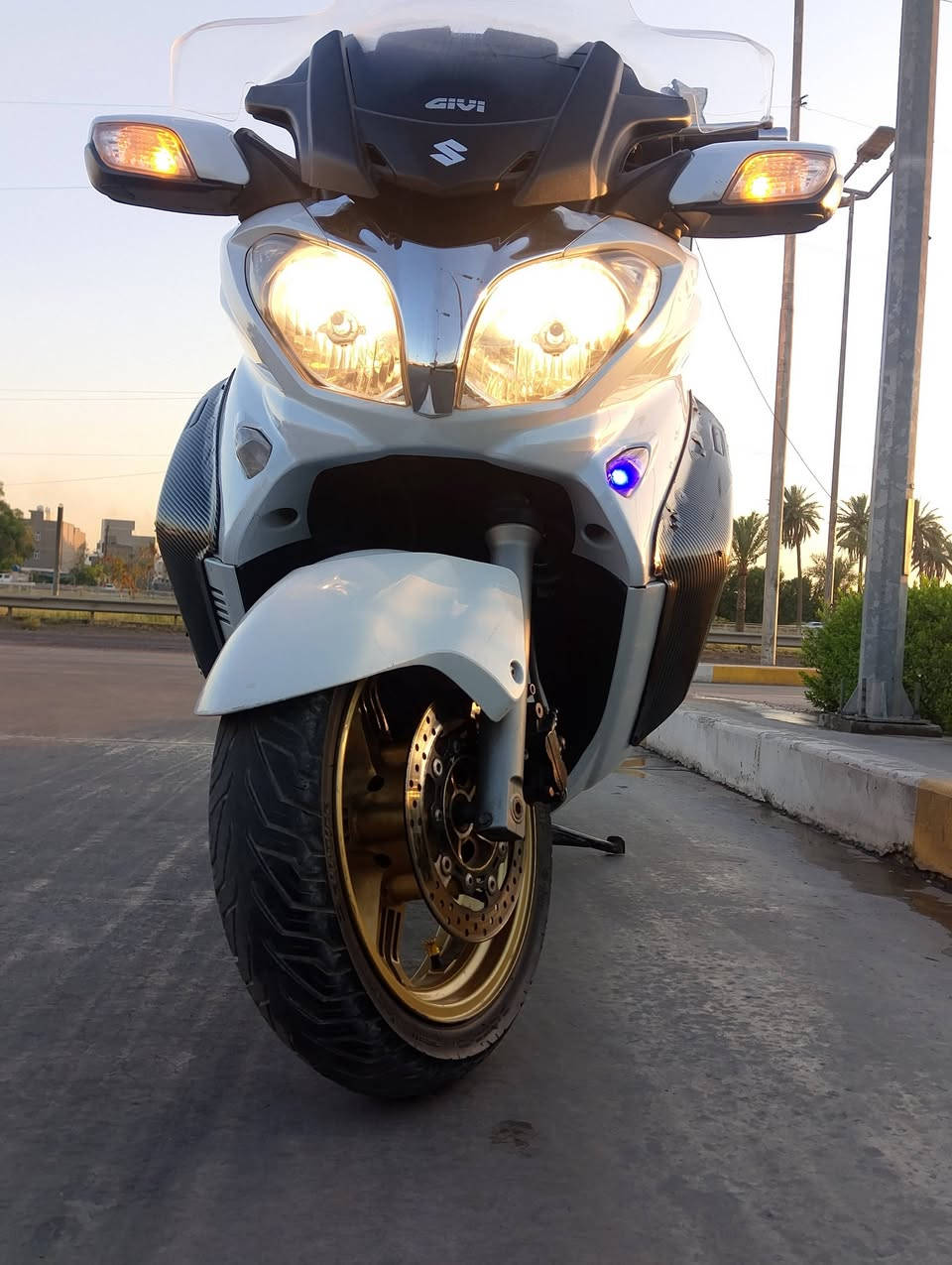 سلام عليكم سكاي ويف 650 فئة LX موديل 2017 فول مواصفات مري شفط كهرباء جام كهرباء  كير عادي و اوتو وسبورت اي بي اس + جي بي اس تدفئة يدات + تدفئة كشن استان تعليك حساس + استان صفح حساس بيها جهاز مانع سرقة اوراق كامله مكينه كفالة شعله ومعدل تخوف سعرها    (18) مكانها بغداد الشعب شراي واتساب او اتصال مارد ماسنجر  ***********
