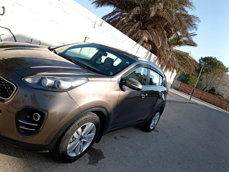 السلام عليكم 
سبورتج موديل 2018 خليجي 2000 دوش مواصفات نص فول بيها قطع صبغ موضح بالسونار رقم سليمانية بااسمي شرط تحويل ثاني يوم محرك وكير بلادي مامفتوح بدون دواخل 
السعر 147$ وبيها مجال
***********
