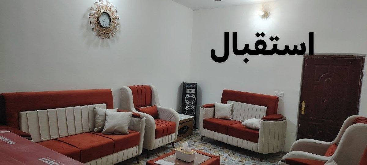 السلام عليكم بيت مساحته 250 بناء جديد منطقه ابو خستاوي
طابقين 
طابق الارضي يحتوي على غرفتين وهول واستقبال وصحيات خارجيه وحمام داخلي 
طابق ثاني يحتوي على غرفتين غرفه بيها صحيات
ومطبخ صغير

يوجد برج نت مجاني مع مولد شارع 6امبيرات مجاني
الاستفساار ع ارقام
***********
***********
