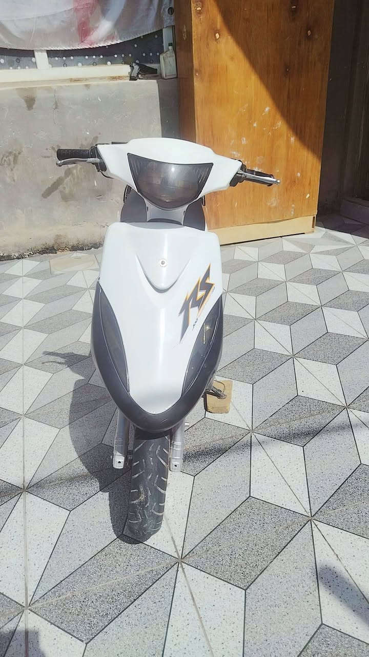 دراجه ماكس عدله سلف وهندر ماكينه مفتوحه اي نقص ما بيها كامله مكمله السعر 375 وبيها مجال الشرا يجي خاص رقمك *********** العنوان حله شارع 80

