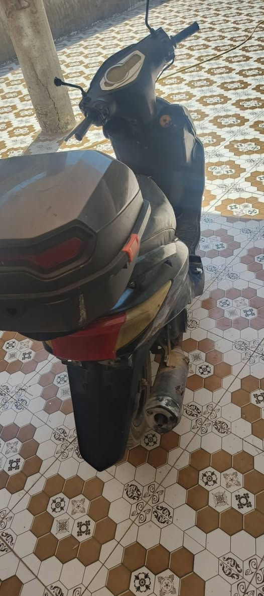 سلام عليكم سكنس لبيع دراجه شرط سلف شخاطه  برغي ما مفتوح بيه كلشي يشتغل 
السعر 400 وبيه مجال لطيبين مكان حله شارع الكبان ***********
