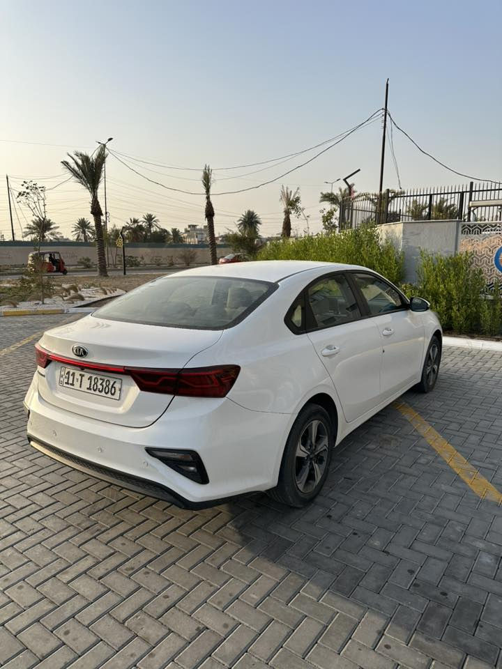 السلام عليكم شباب من رخصة الادمن
سياره للبيع مستعجل 
كيا سيراتو موديل 2019 خليجي✅ 
مكفوله من ضربه ✅
لون ابيض ✅
الممشى 100 ✅
المواصفات / تبريد قطعتين / شاشه كار بلي / داخل لونين / حساسات خلفيه / كامره / لايتات زنون / مري شفط + اشاير /
تحكمات ستيرن جهتين/ 
رقم بغداد انكليزي سياره نضيفه ما ملعوب بيها بأيشي جاهزة وكامله متحط عليها شي 
مكاني بغداد حي الحسين 
السعر 153 وبيها مجال لطيبين 
للأستفسار اكثر الاتصال 
***********
***********
