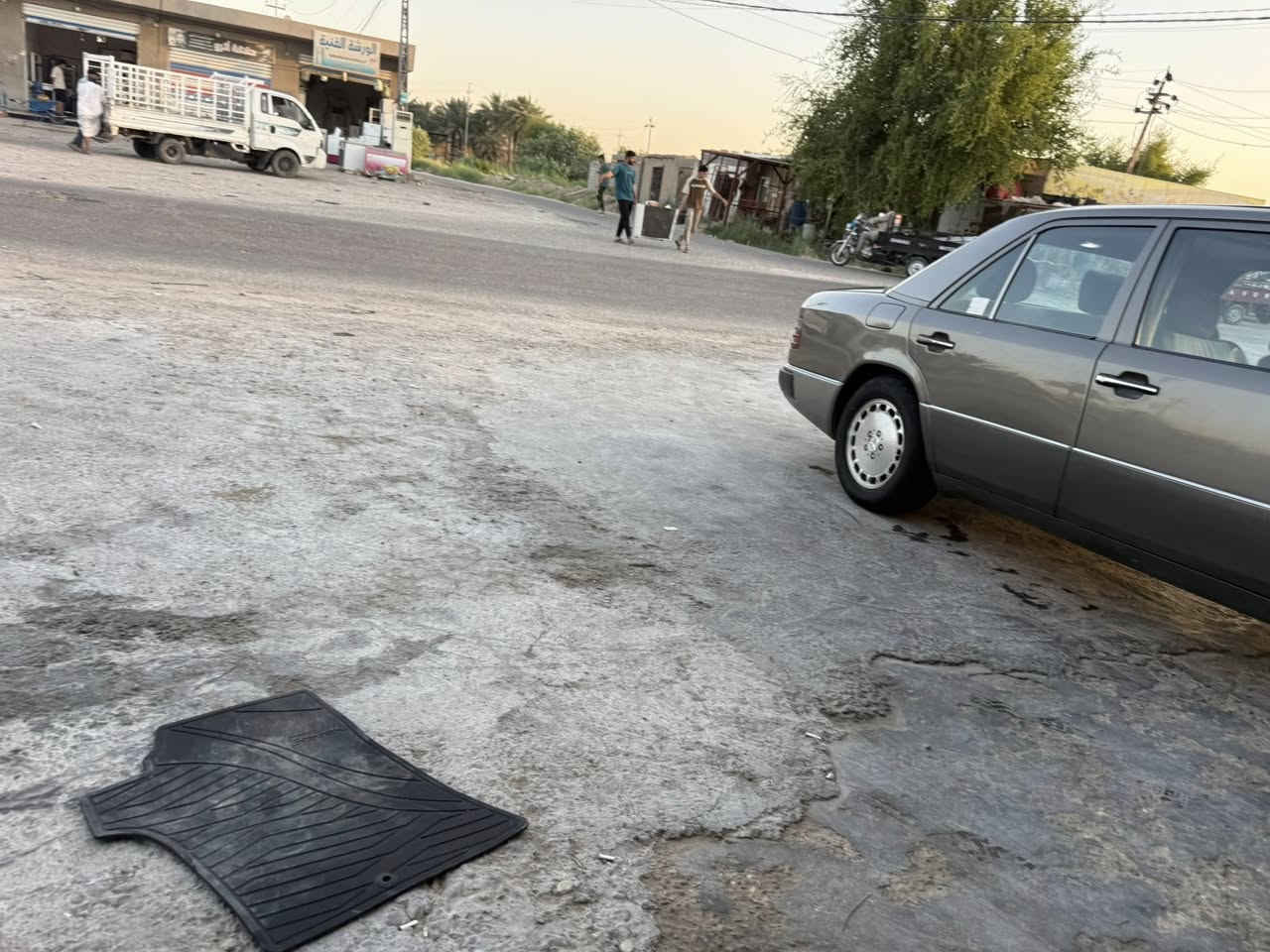 سلام عليكم دب 91 اصل محرك 2500 اقتصادي فتحه سقف شغاله طخم تايم جديد رقم بغداد قواعد سليمه بدون اخياس ولا تعمير لحد الان وحتى سفايف مال البيبان بعدهن على ترابهن جدد بدون قطرة خياس سياره نضيف جدا ومااستخدمه هواي من زمان سياره عدنه ومحتفظين عليه من الخياس كهربائيات كله شغاله مابيه مشاكل حداديه إماميه ناعمه ماناقصه شي بس نقص حدادية خلفيه وتبريد فقط سعره 60$ مكان السياره واسط الكوت
***********
