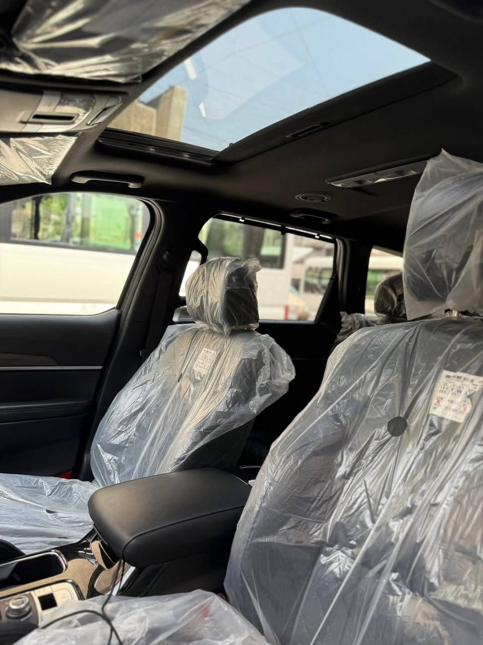 السلام  عليكم تولرايد للبيع  موديل 2024 رقم  اربيل  باسمي  تحويل ثاني يوم  مكانها  الكاظميه الرقم *********** السعر 3000$ وبيها مجال
