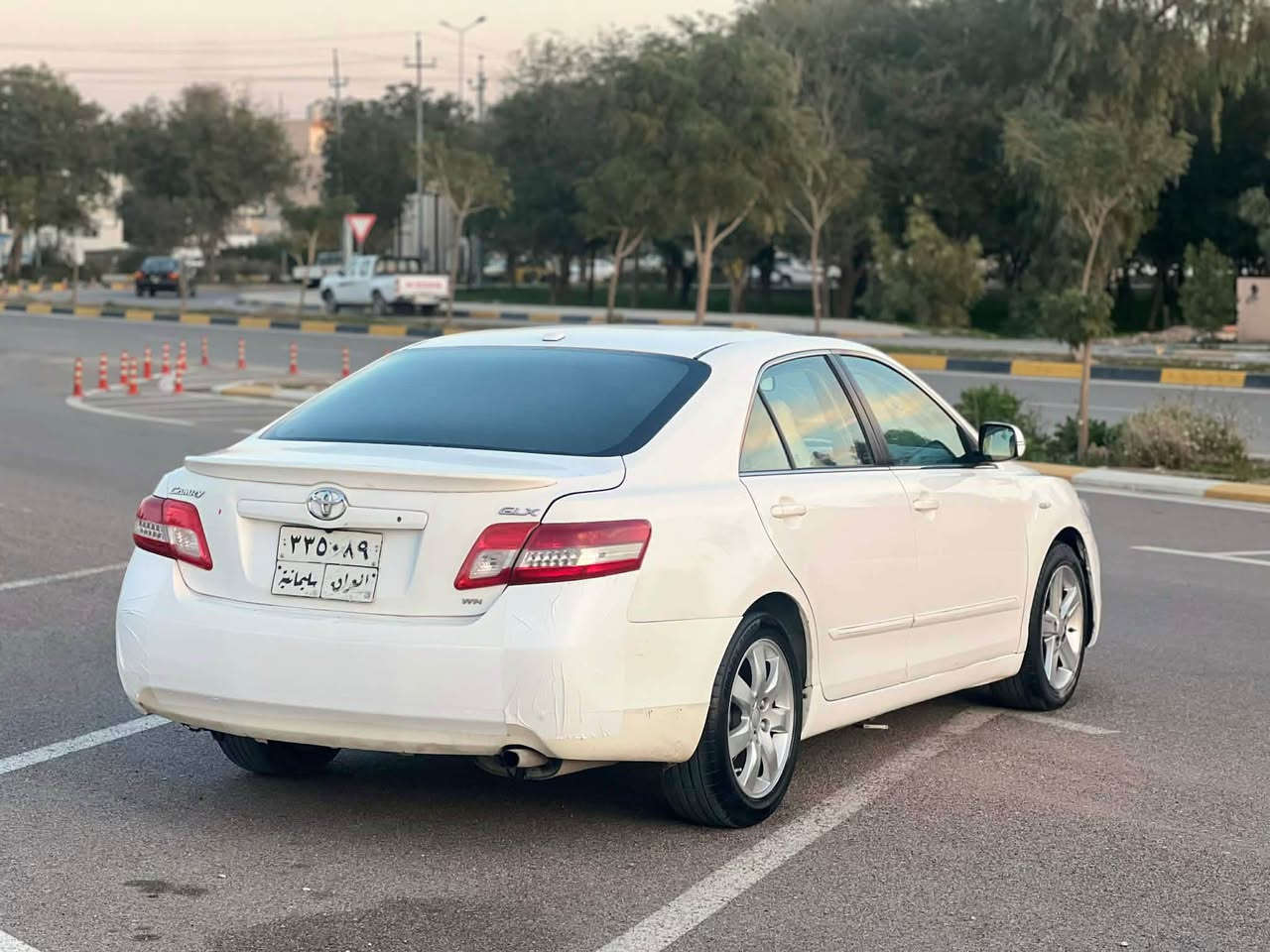 کامیری 2008. خلیجی. GLX. فول مواسەفات. سەیارەکە سەقف و ٣ پارچەی بۆیاخە. سۆنەریم داناوە. بەشەرد ئەوەی وەرگەراو نەبیت لیدراویشی نەبیت. بەشەردی گیر و مەکینە و تەرایی.سەیارەکە وەک وینەکان جوانە مالئ دۆستە. سەنەوی بەسەرجووە و ٤ گەلا غەرامەی لەسەرە دەیگەرینمەوە لەدوای معامەلە. بەشەردی تحویل و غەرامە و هەموو شتیک سعر فرۆشتن ٨٥ گەلا مجال کەم. 
شوین کەلار

***********
واتس اپ و ڤایبەری لەسەرە

*********** كالار, السليمانية
