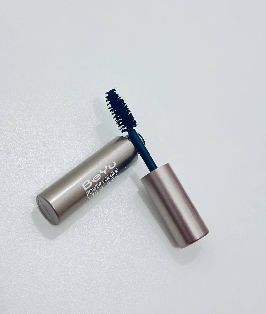 BeYu Power Volume Mascara No. 
مسكارا بيو  رقم |1 بـ الكثافة - 
مسكارا لتكثيف الرموش 🫶🏻🤎
الجانب العريض من الفرشاة يعطي كثافة مذهلة  حيث تقوم الشعيرات الطويلة بعملية التوزيع على الرموش من منبتها حتى أعلى أطرافها بالإضافة إلى تصفيفها. مناسبة للعيون الحساسة ومرتديات العدسات اللاصقة.

توجد توصيل لجميع المحافظات العراق 🇮🇶🚚🚕للحجز والاستفسار يرجى التواصل عبر الخاص 📩💌توجد لدينا عروض خاصة وخصومات وهدايا 🎁😍


**إذا كنت صاحب هذا الإعلان وتريد حذفه لأي سبب، رجاءا أرسل رسالة إلى الدعم الفني**