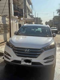 توسان 2017 خليجي  رقم بغداد بأسمي  وعلى ايدي السيارة  ماشية 146  الف م...