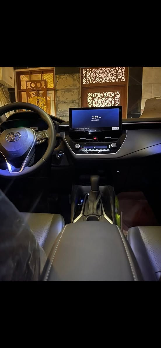 السلام عليكم
كورلا هايبرد شكل الخليجي ٢٠٢٥ 
بصمه 
فتحه 
رادار 
حساسات 
كامره دواره
لد 
كشنات جلد اسود عاديه مو كهرباء
رقم بغداد  محجوزه للمصرف استقطاع مباشر الكفيل و المقترض نفس البيت ***********
