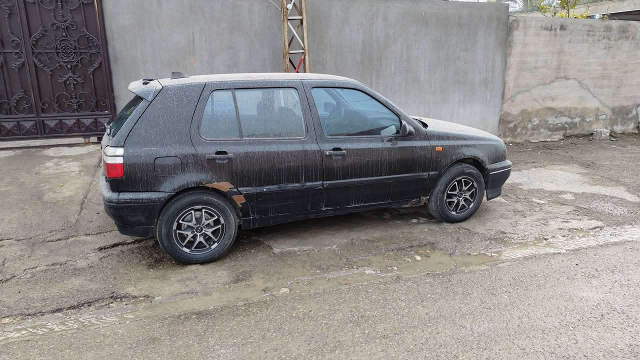 السلام عليكم للبيع كولف موديل 92 كير عادي محرك 18 بدون صبغ بلادي سنويه ساقط 2019 رقم كركوك مكان السياره كركوك ناحيه تازه سعر 40 بي مجال رقم موبايل ***********
