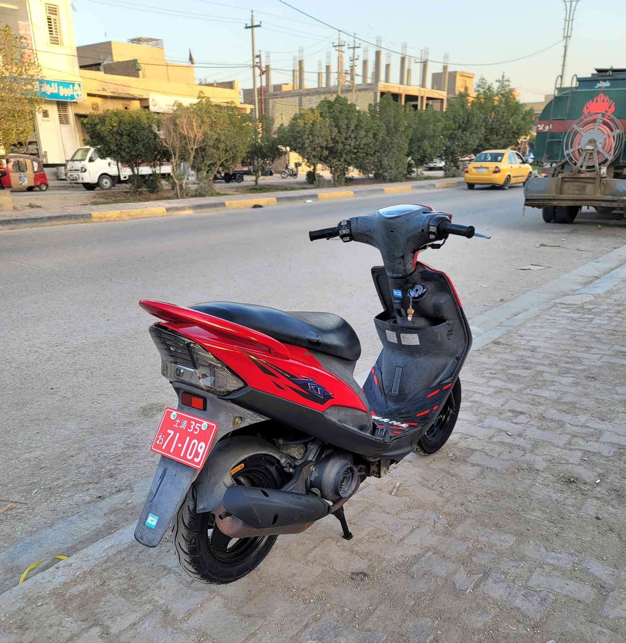 سلام عليكم 
دراجة ماكس عدلة موديل 2006 دراجة طك كارتون كلش جديدة صارلها 4 اشهر من طالعة من الرمبه ختم واحد وية المكينة ومكفولة كفالة عامة من كلشي شلعة ومعدل ونعومة فوول شرط خرسة ونص نكرة سلف دراجة مال جناي للبيع سعرها 650 وبيها مجال مكاني كربلاء /طويريج الشراي يتصل ***********
