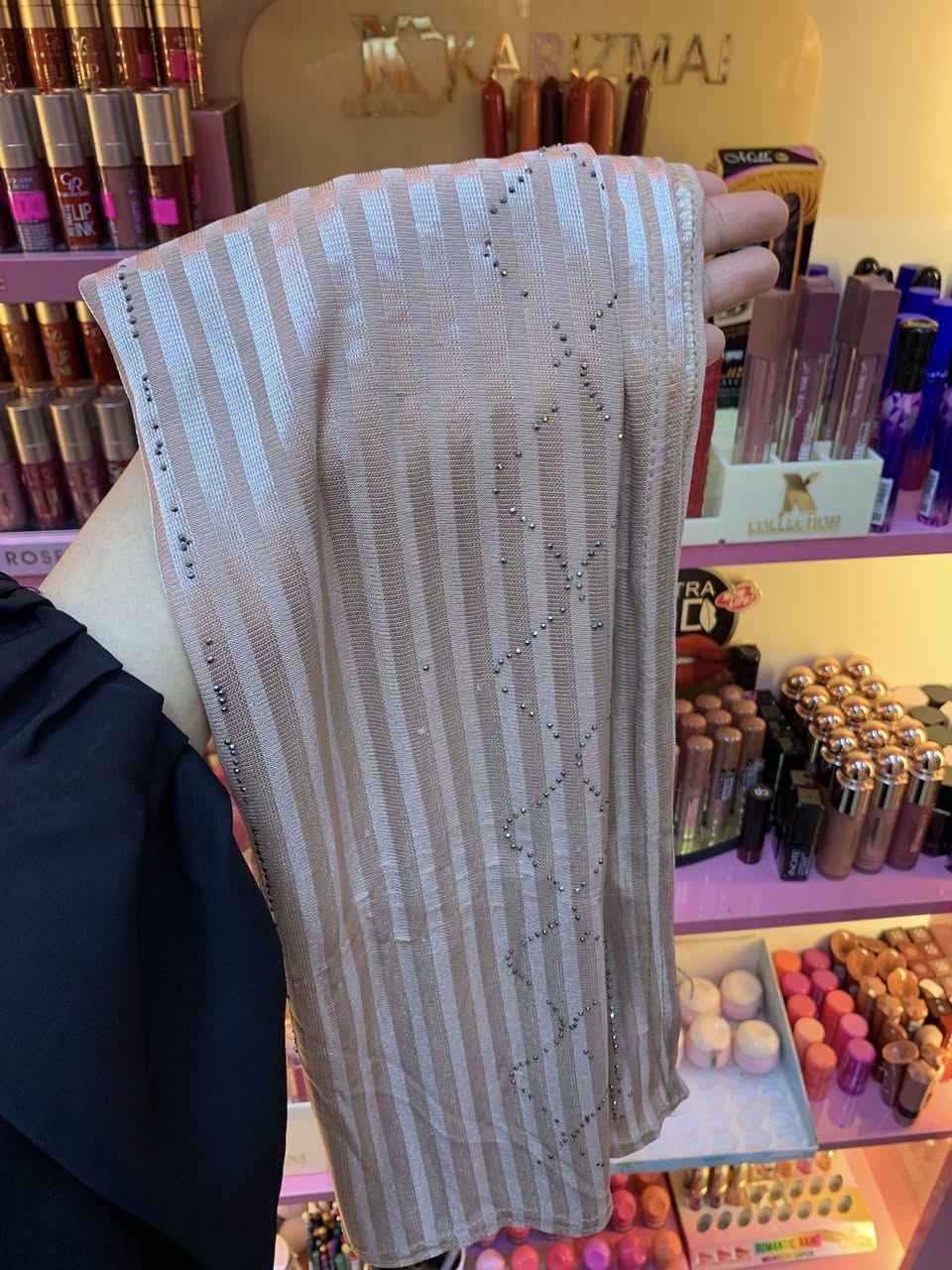 مساء الورد توفر شال الغزاله لدى كوزمتك الجمال بجوار مكتبه هيا شارع الوسط
@إشارة


**إذا كنت صاحب هذا الإعلان وتريد حذفه لأي سبب، رجاءا أرسل رسالة إلى الدعم الفني**