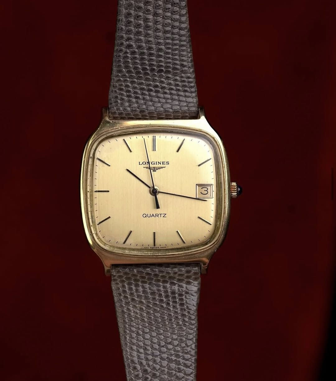 Longines
الساعه من الماركه العريقه لونجين السويسريه المطليه ب الذهب سمك 20 ميكرون ، من انتاج السبعينيات 
القطر 34
تعمل بنظام البطاريه
الساعه يجي وياها السير الجوزي و العسلي و البيجي


**إذا كنت صاحب هذا الإعلان وتريد حذفه لأي سبب، رجاءا أرسل رسالة إلى الدعم الفني**