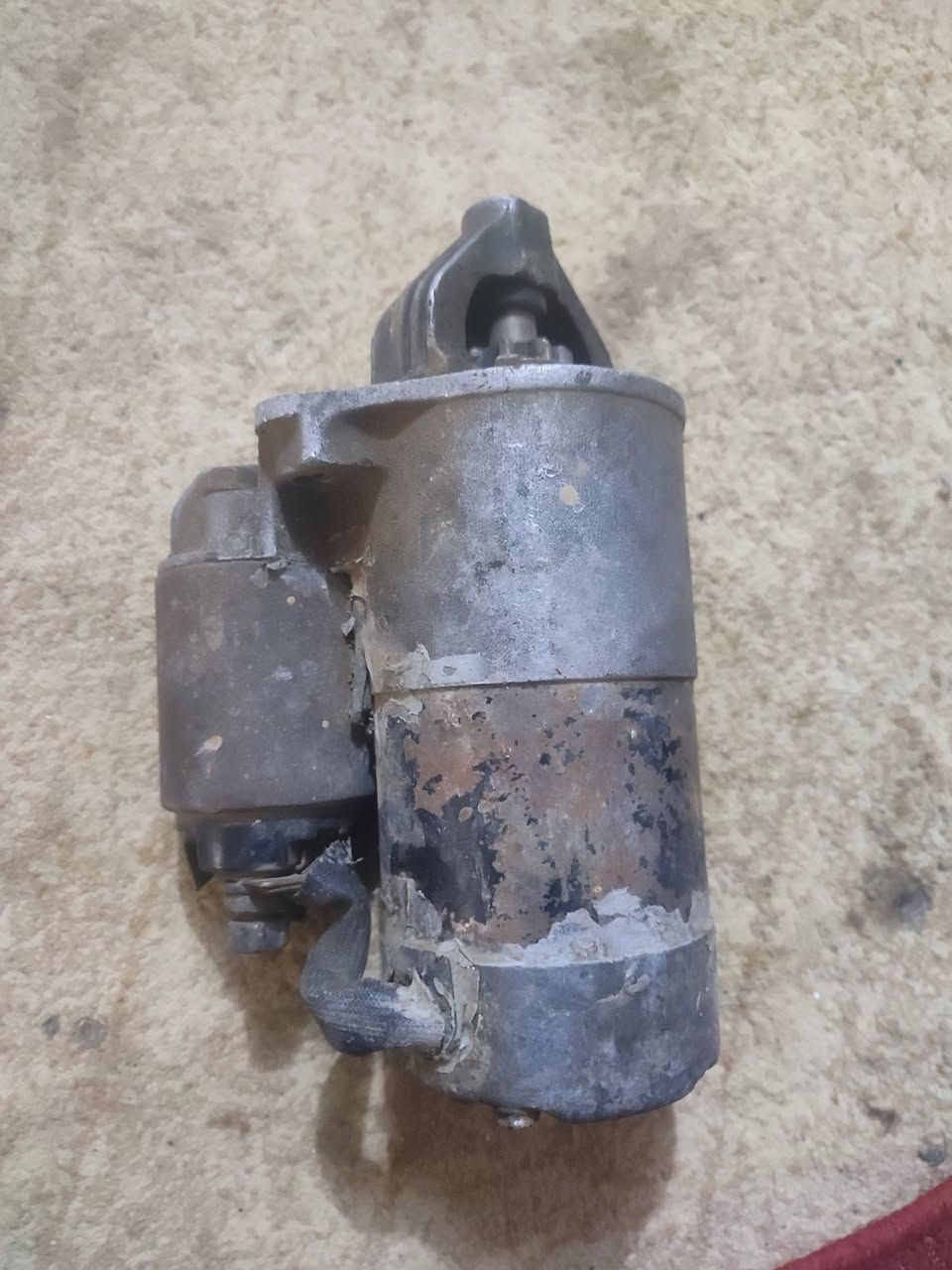 سلام عليكم ابيع غراض مل تفصيخ باجيرو موديل 94 تفصيخ يرهم الكيلوبر.   *********** بي وتساب
