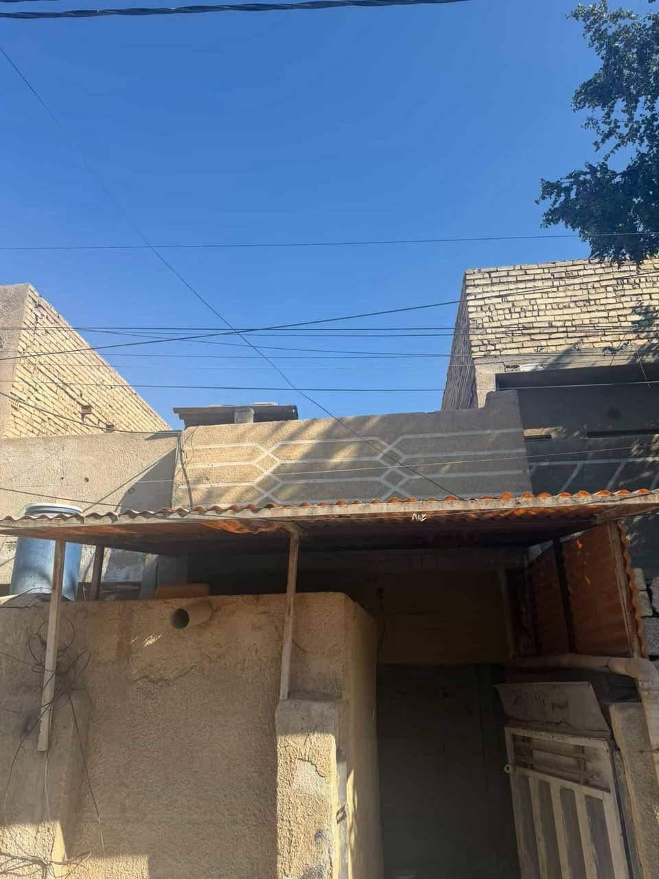 ا
بيت للايجار 
مساحه 62 متر
طابق واحد غرفه ومطبخ وصاله وصحيات 
بلفرع مال اسواق جدو 
سعره 
300الف
***********
