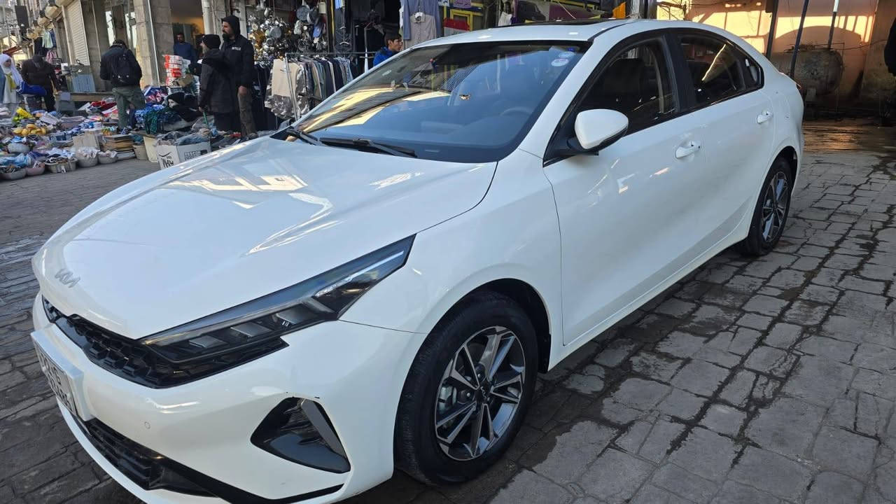 السلام عليكم
من رخصة مدير الكروب 
كيا k3 تجميع 
موديل ٢٠٢٤ 
فول مواصفات 
ماشيه ١٨ الف كفاله عدا كسر بالدعاميه الخلفيه
رقم اربيل باسمي 
الرقم ***********
بغداد الكاظميه 
السعر ١٤٢
