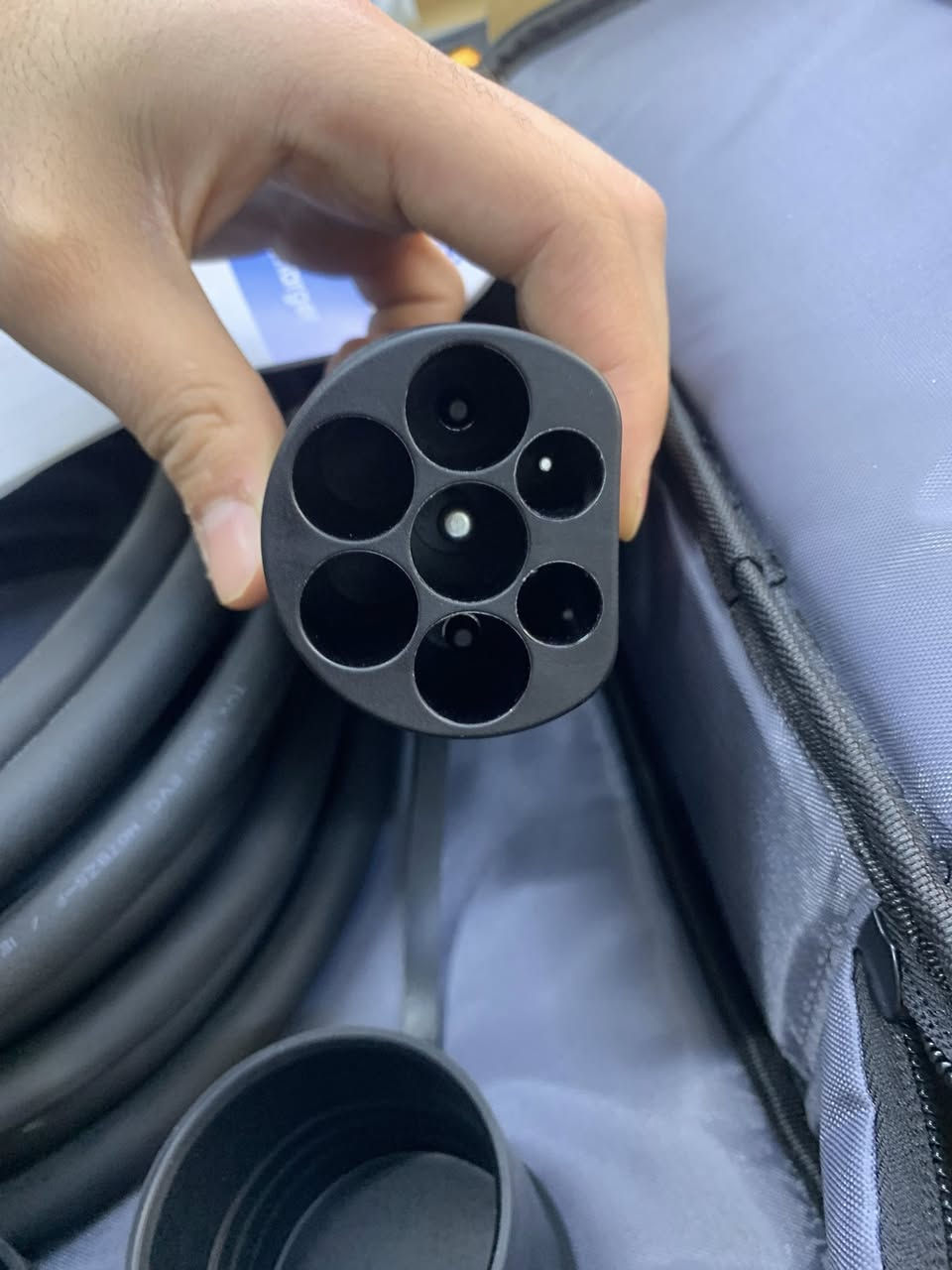 ⚡ شاحن سيارة كهربائية جوكر للبيع ⚡

متوفر شاحن سيارة كهربائية (Portable EV Charger) جديد بالكارتون ويا حقيبته الأصلية.

🔌 شاحن متنقل عملي وسهل الاستخدام
🔌 مناسب للشحن المنزلي
🔌 جودة تصنيع قوية وتحمل عالي
🔌 كيبل سميك وآمن ضد الحرارة
👜 يجي وياه كيس مرتب للحفظ والنقل

✅ جديد وغير مستخدم
✅ مناسب لأصحاب السيارات الكهربائية

💰 السعر مناسب
📩 للاستفسار تواصل على الخاص او واتساب ***********
