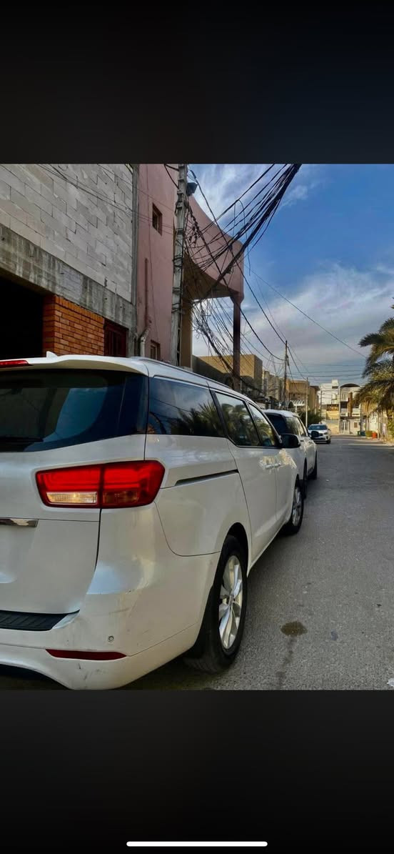 سلام عليكم
كيا كرنفال 2017 خليجي 
شاشه كبيره 
بانزين 3.5
بصمه 
ويل كروم
كشنات جلد مغلف امارتي اصلي 
رقم بغداد خصوصي
تحكم ستيرن 
اشاير مري
وباقي المواصفات 
سياره بيها 
بيها بنيد مبدل   وباب الصدر كارت    جاملغ الخلفي صبغ 
مكان نجف الاشرف 
السعر 200 وبيها مجال 
للتواصل  ***********
