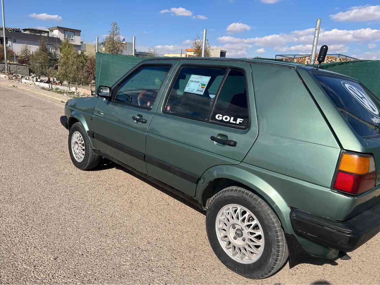 گولف موديل 1990 
مه كينه جيتا ئه و رپى به شرت 
گيرعادى 5گيربه شرت
رقمى كركوك به ناوى خؤمه ويه سنه وى تا2031تازيه 
چوارتايه زؤرباش 
كاره باى هـه موى ئيشه كات بئ عيب
تاقم پيشى تازه دا گيراوه 
به شتى ده عمى نه بيت 
تازه  ته عميره 
سه ياره كه مالى دؤسته 
نرخى 35معا مه له 
شوين چم چمال شمشمل, السليمانية


**إذا كنت صاحب هذا الإعلان وتريد حذفه لأي سبب، رجاءا أرسل رسالة إلى الدعم الفني**