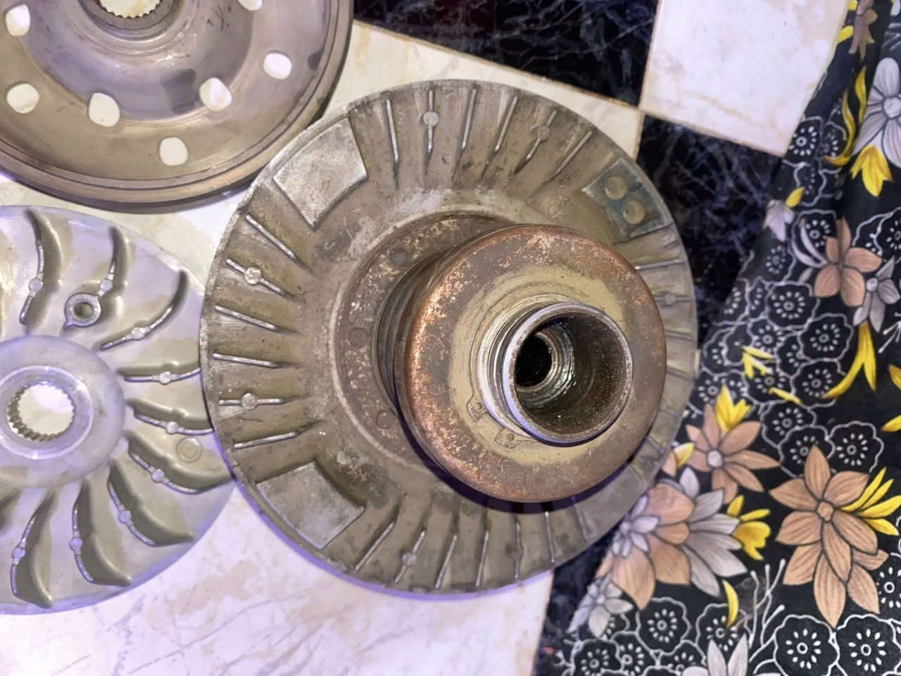 السلام وعليكم تخم كلجات كاملل  بلادي حيلل نضيف   بعدهن اثار التصفير عليه و قوايش ثنين  مكاني بغداد. السعر 175  ***********
