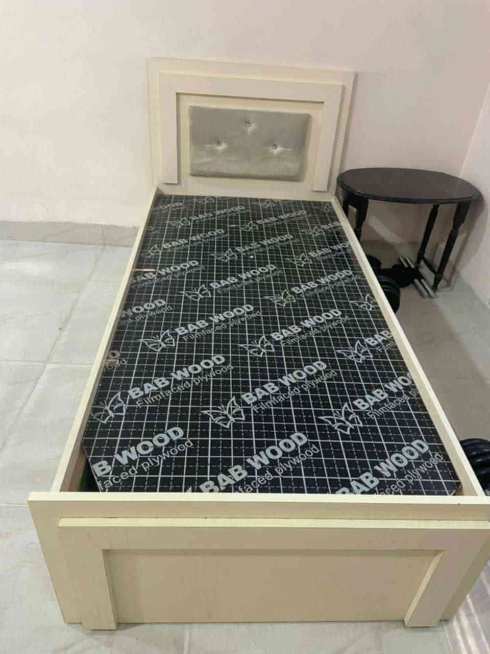 غرفه نفر 3قطع تفصال حطاطه تركي مستخدم أقل شهر اي عيب مابيه شرط نضافه السعر 200 بيه مجال بسيط العنوان كركوك حي العروبه قرب جامع الامام علي واتساب ***********
