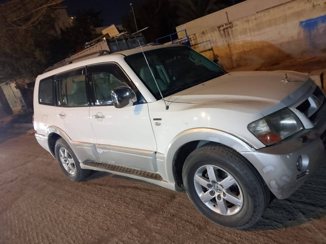 سلام عليكم
باجير 2006 
6سلندر مكينه 3800
فور ويل 
كير مكينه صدر مكفول 
بسمي شرط التحويل 
ضرر جوملغ خلفي فقط قطعه وحده
السعر 80بيه مجال 
مكاني بغداد الشعب 
***********
