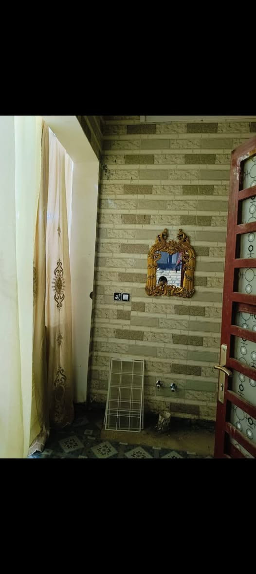 🏠دار سڪن للبيــع 
______
🔺الموقـع: حي الجمهوري
🔺قـرب مدرسة الرساله الاهليه
_________
🟦 المساحــه : 210م
🟦الواجهه 10×21
  _______                  
🏠 تفاصيـل الدار 
🟨استقبـال
🟨مطبـخ
🟨صالــه
🟨غــرفتين نـوم 
🟨صحيـات  
____________
علما العقار مطلوب اسكان 55مليون ويريد باليد 100قفل
🔺 للإستفسـار اڪثر الاتصـال على الرقـم📲
__________________
***********📱
__________________

                             أو مراجعــة 
          🔺🔺🔺مڪتب الغيـث للعقـار🔺🔺🔺
         ((حي العسڪري الاول قرب مطعـم نذيـر ))
