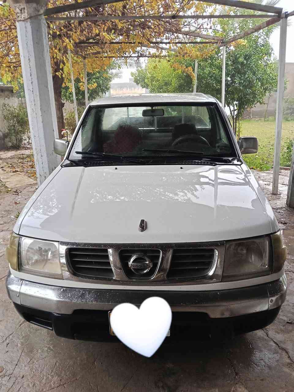 سيارة نيسان للبيع نضيفة ومكفولة بكلشي التواصل ع هذا الرقم ***********
