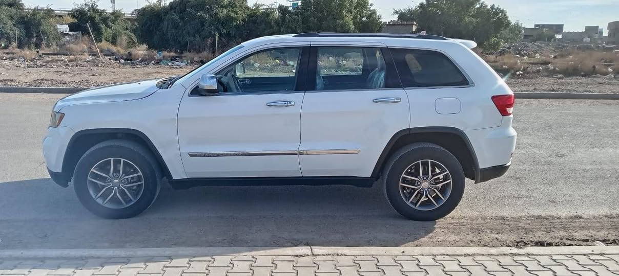 جيب لاريدو مديل ١٣ وارد أمريكي فول مواصفات واحد علا واحد كفاله من لغود شواصي دواخل حادثها طخطخات ومصلحيهن نفسهن ماشيه ٢٠٠ ميل بسمي عارضها ١٦٥ وبيها مجال مكاني شغله إستفسار الاتصال على الرقم التالي *********** مكاني بغداد ***********مكاني شعله
