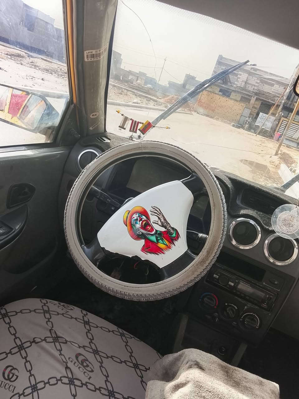 سلام عليكم سايبه لبيع موديل ١٥ بسم شركت بلد مكينه جديده كير  حلو بس رابع فلت حداده جديده مكاني بصره ابو خصيب حي عسكري *********** سعر ٢٢ شوف لعين كدامك سياره
