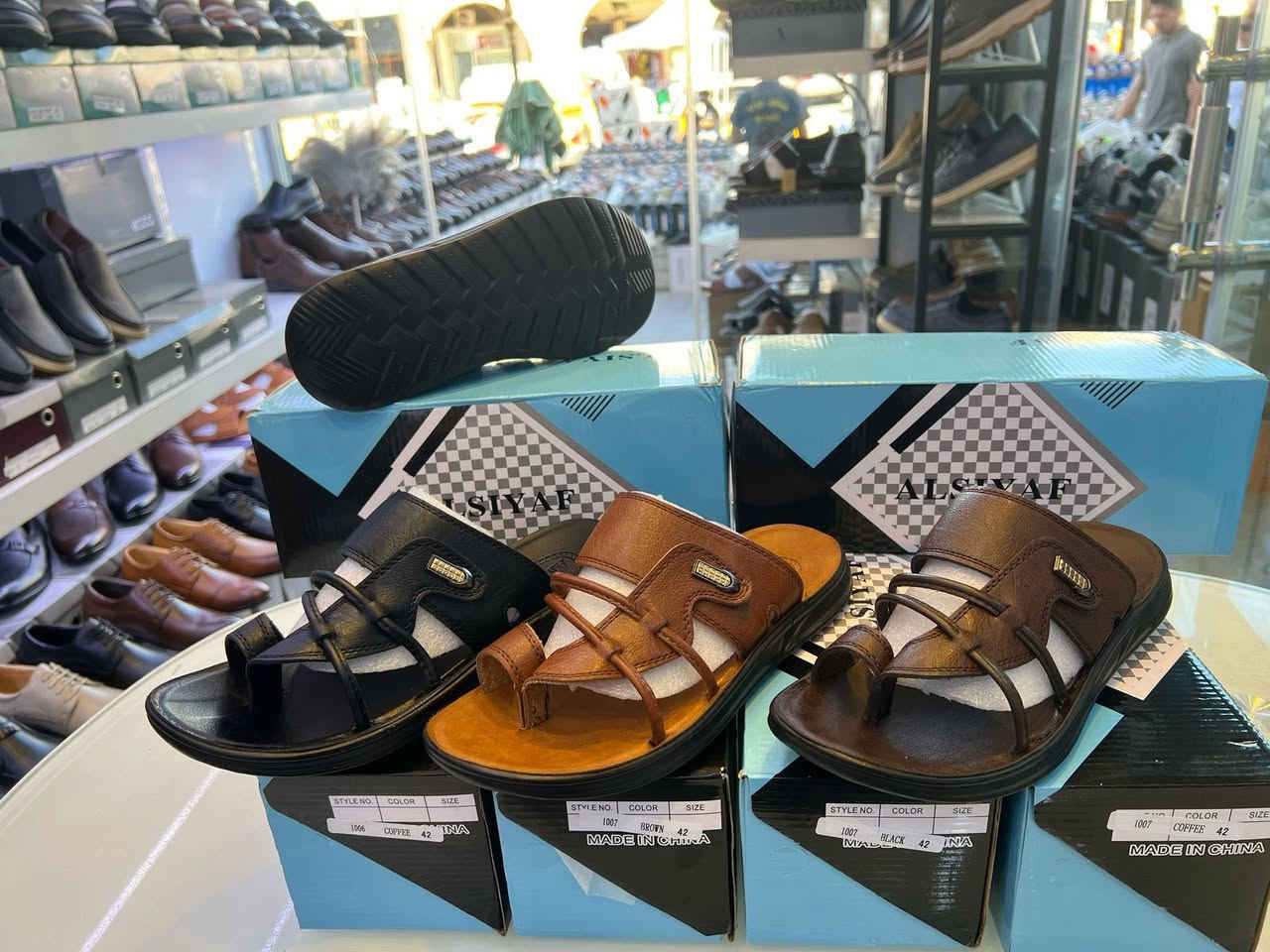 السلام عليكم شحاطه رجالي قياسات من 40 إلى 45 عدد كارتون 8 قطع سعر كارتون 65 الف تطلع عليك قطعه 8 الف دينار الاستفسار على الخاص او وتساب ***********
