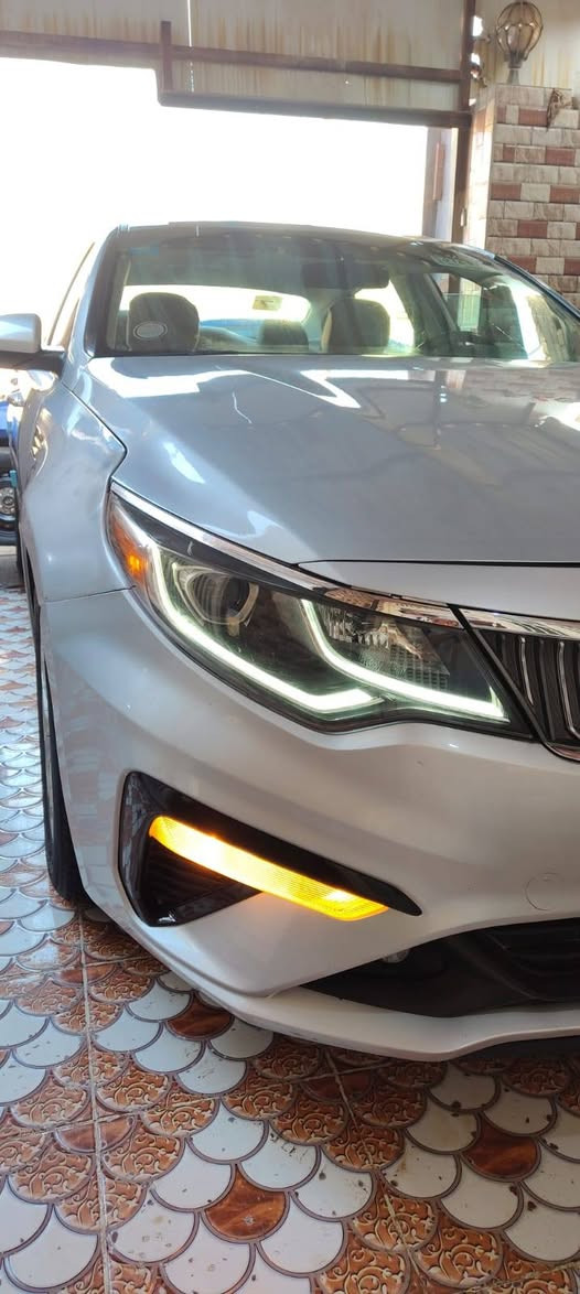 أوبتيما 2017 بچم محدث20
رقم واسط دولي سنويه لل30
أمريكي بدون تبديل تصليح مقدمة البنيد ومصبوغ وتصليح مقدمة الجاملغ الامامي الأيمن ومصبوغ 
بدون دواخل مكينه 2400GDI گير أوتو6نمر ماشيه 165 تحكم أستيرن كامل نظامABS نظام ECO مانع أنزلاق حاكية أتصال 3 وضعيات قياده شاشه بلاد كاميرا خلفيه دواره بلاد لدات أماميه نهاريه السياره جاهزه مكينه وگير وتبريد وتدفئه وحداديه وتخم تاير
السعر 137 مكان السيارة بالشطره
***********
