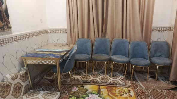 السلام عليكم
ميز طعام للبيع 6 كراسي سعر 150 

***********
