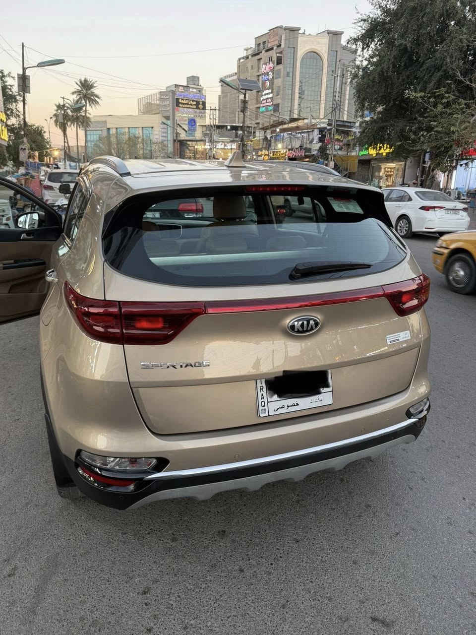 سبورتج 2020 خليجي بيها بارد زغير بالباب الخلفية وبارد بالجاملغ هم زغير و بيها حالوب شكم مكان مرفق مع الصور سونار حديث موضح هذا الشي  ماشية ( 37 )الف كم   رقم بغداد تحويل مباشر سعرها 187 ورقة 
مكاني بغداد البلديات قرب الامن العامة ***********
