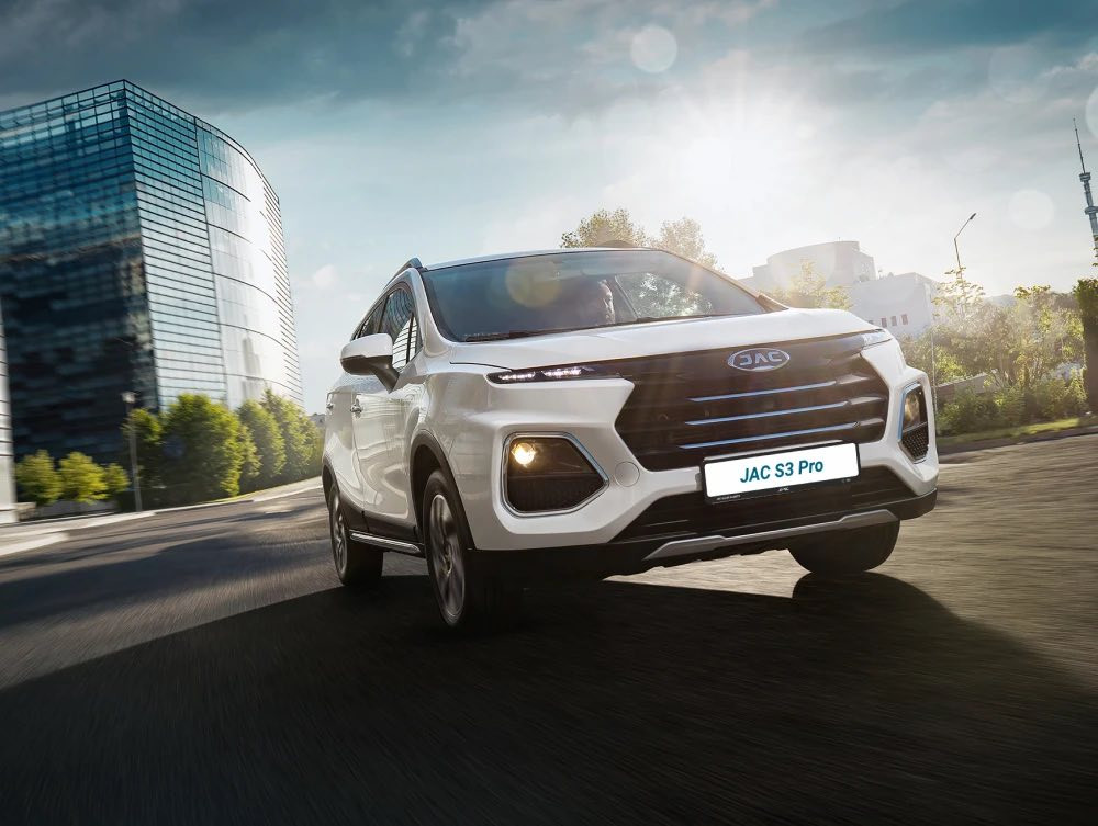 ⸻

🚗 للبيع سيارة JAC JS3 موديل 2024

سيارة بنزين (مو كهرباء).
مكفولة بضمان 6 سنوات.

📍 الموقع: ميسان
📄 التسجيل: رقم بغداد

🔧 تفاصيل ومواصفات السيارة بدقّة:
 • الموديل: JAC JS3
 • السنة: 2024
 • نوع الوقود: بنزين فقط
 • المحرك: 4 سلندر
 • سعة المحرك: 1.6 لتر
 • ناقل الحركة: أوتوماتيك
 • 
 • اقتصادية بالوقود ومناسبة للاستخدام اليومي

🛡 الأمان:
 • ABS نظام مانع انغلاق الفرامل
 • EBD توزيع إلكتروني للفرامل
 • وسائد هوائية
 • نظام الثبات

🪑 الراحة والتجهيزات:
 • 5 مقاعد
 • شاشة وسطية لمس
 • شاشة عدادات
 • تكييف هواء
 • بلوتوث + USB
 • تحكم بالمقود
 • زجاج كهرباء
 • أقفال مركزية
الكثير من التفاصيل في  كتلوك
📞 للاتصال:
***********
8000  كيلوا ماشيه
