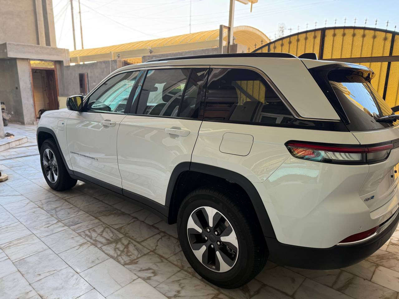 سلام عليكم
جيب هايبرد فول موديل 2022 رقم بغداد بسمي
تبديل جاملغ وبنيد نفس اللون حاليا السياره بدون صبغ حته الدعاميه مامصبوغه
بدون دواخل وبدون شاصي
فول مواصفات 
بنوراما 
ثلاث شاشات
صندوق كهرباء
رادارات جانبيه واماميه ونقطه عمياء
ستتم صوت 
كشنات خزن ممريي
خمسه راكب
حادث السياره جاملغ وبنيد
ماشيه 47 الف ميل
رقم بغداد
مكينه 2000توربو
مكان السياره بابل القاسم
للاتصال ***********
السعر 275
