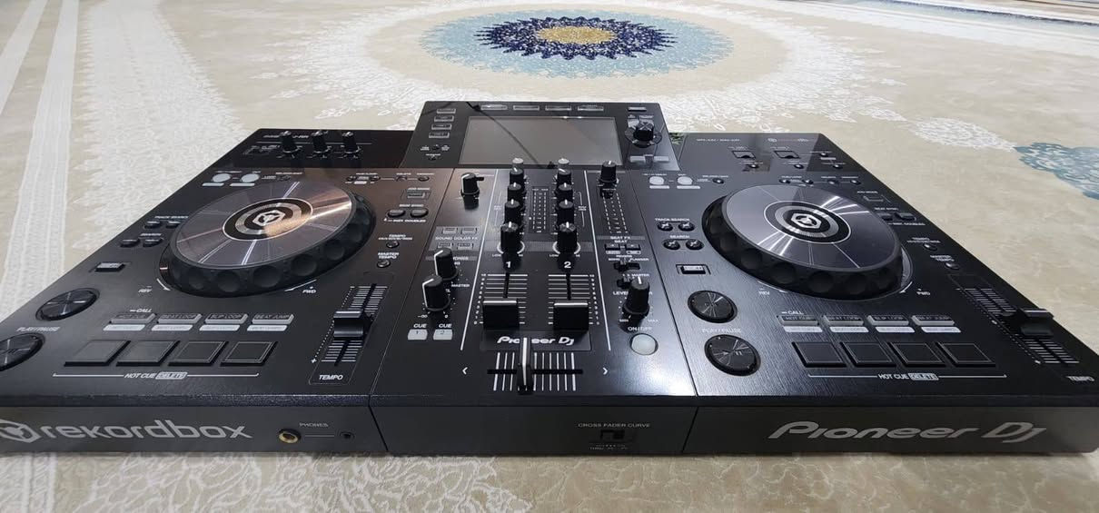 مرحبا حبايب سكراش XDJ_RR
للبيع نظافته فول كلش  نستعمل استعمال قليل وبيه مجال بسيط 
سعره 1350 دولار للاستفسار واتساب أو الاتصال ***********
