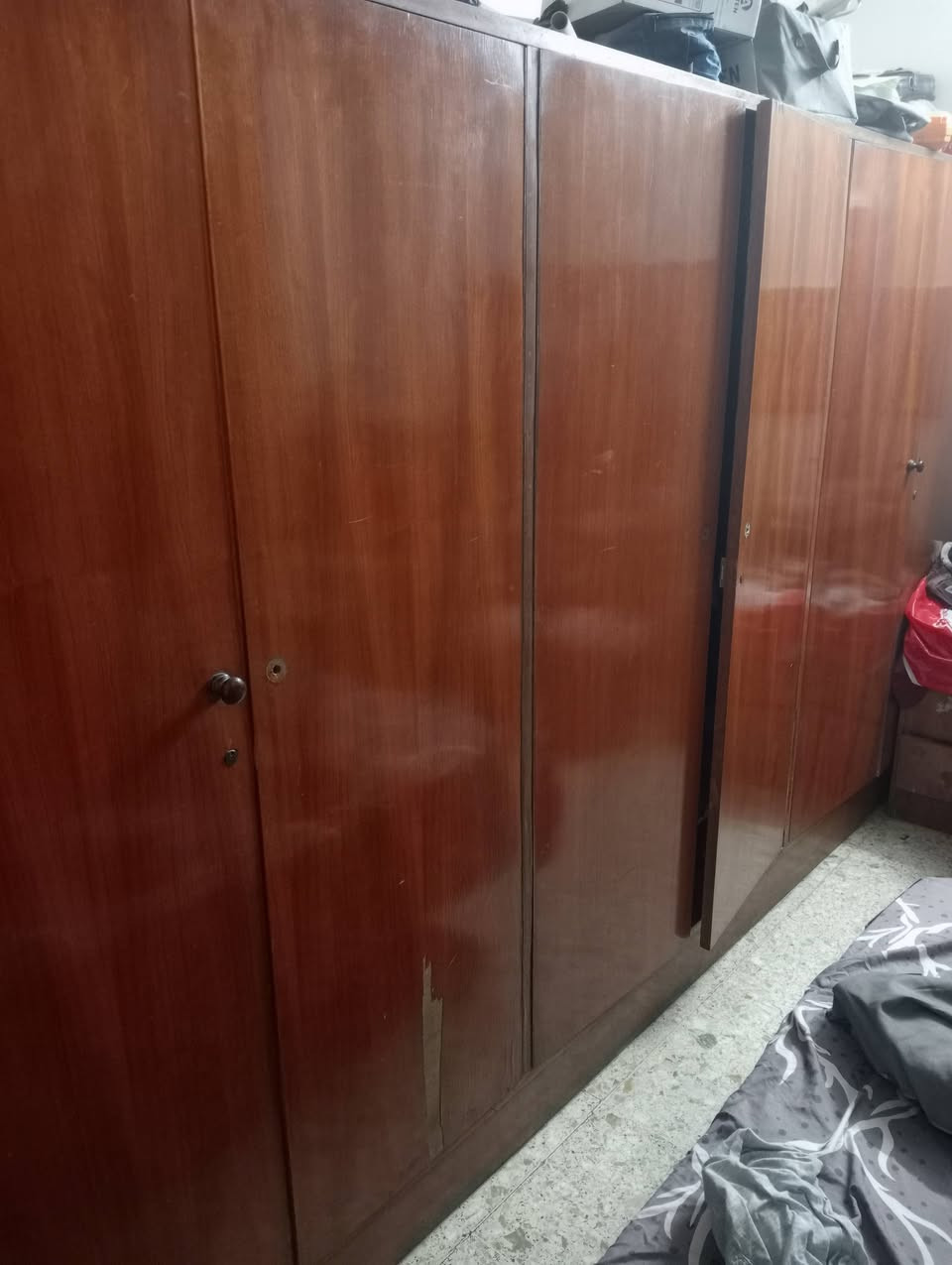 السلام عليكم ورحمة الله وبركاته عندي كنتور ست بوب صاج داخل خارج وميز تواليت صاج بسعر 250عنوان البلدبات شارع القدس المجمع الفلسطيني رقم الهاتف ***********

