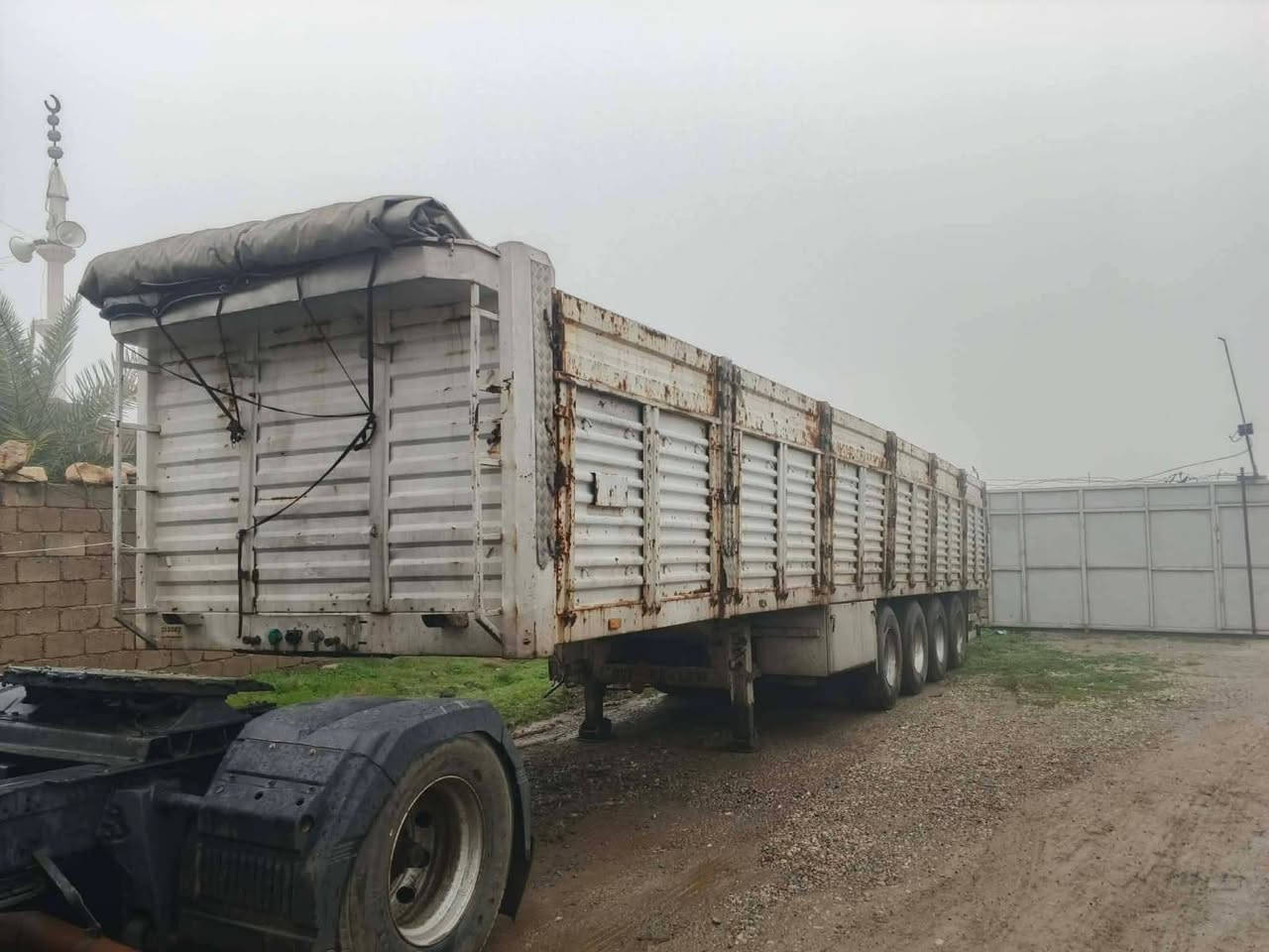 للبيع عربانه اربع دناكير فصال دشالي طولها 13 وعشرين طخم تايرات جاهزه للشقل للستفسار ***********
