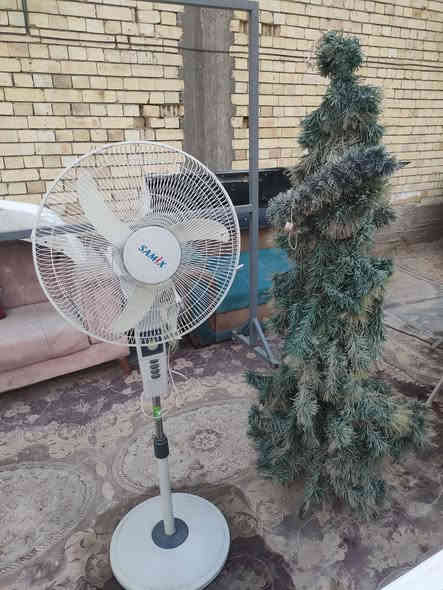 سلام عليكم مجموعة غراض البيع كراسي بلاستك تركي عدد 6 ميز طعام تركي معة 4كراسي طباخ تركي ما مستخدم شغال غراض نظافة 100/100 ما متواجد خاص  شراي يتصل لا يعلق مكاني حي اور سبع قصور شارع ابو علي الرقم ***********
