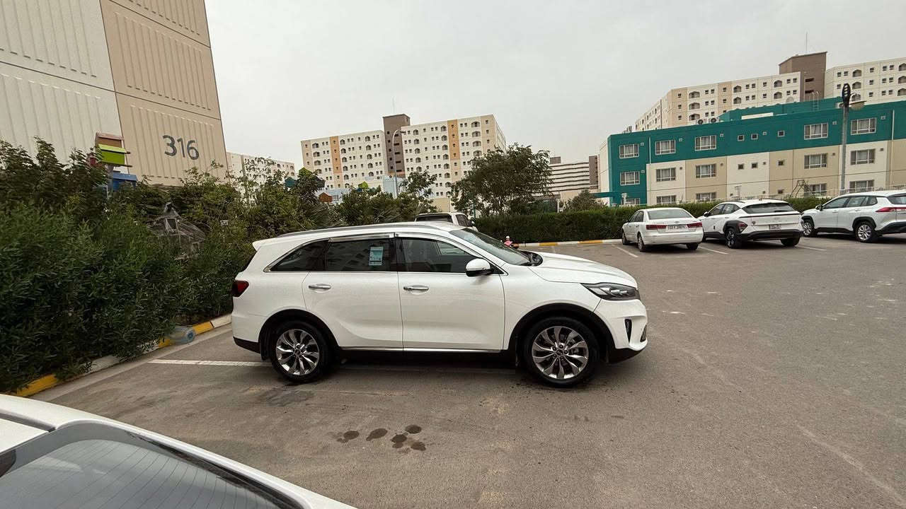 السلام عليكم
كيا سورنتو موديل 2018 شكل 2020 
خليجي

حدادية جديدة جداً 
 رقم بغداد دولي
 ما متعوبة نظيفة  
  ماشية 140 الف وقابل للزيادة
مواصفات السيارة 
بصمات ابواب 
بصمة تشغيل عدد 2
بصمة باب الصندوق 
صندوق كهرباء مع شفط
اشاير بالمري 
المري شفط
كامرا خلفية دوارة 
ويل كروم 19
نظام ترحيب  
 لايت زنون
لد امامي
لد خلفي 
كشافات ضباب امامي 
كشافات ضبابي خلفي
حجم المكينة 6 سلندر المرغوبة
بردات تضليل خلفية بلادية 
مخارج اواكس يو اس بي
عدد المقاعد 7 راكب 
حساس امامي 
حساس خلفي 
ستيرن كهرباء 
تحكم ستيرن  جهتين
نظام ايكو 
نظام سبورت 
نظام نورمال 
ومواصفات اخرى 
مكان السيارة قرب بسماية 
السعر 230 وبيها مجال 
باقي التفاصيل اتصل 
رقم الهاتف: ***********
