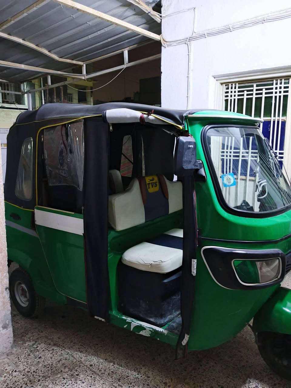 السلام عليكم تكتك للبيع موديل 21 تحويل ثاني يوم مابيه اي نقص العنوان ديالى بعقوبة مكلف بلنشر للاتصال ***********
