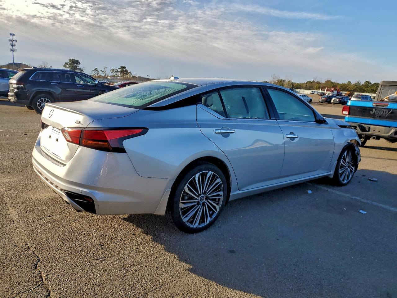 للبيع نيسان التيما SL
📍 موقع السيارة / عمان المنطقة الحرة
🚗 الموديل : 2024  نيسان التيما  
🔴 الـعـداد : 15007 ميل 
🔴 اللـون : سلفر
🔴الضرر موضح بالصور 
مواصفات السيارة : SL فول مواصفات
بالإمكان ادخال السيارة على كتاب الشهداء
  📍 موقع شركتنا  : ديالى بعقوبة / شركة نجوم اليمامة مقابل الصناعة الثالثة
عمان المنطقة الحرة / شركة الجدير 
السـعـر :  14.000 $   قابل للتفاوض
للتواصل على الارقام التالية 
*********** صلاح العبيدي 
*********** علي عباس
