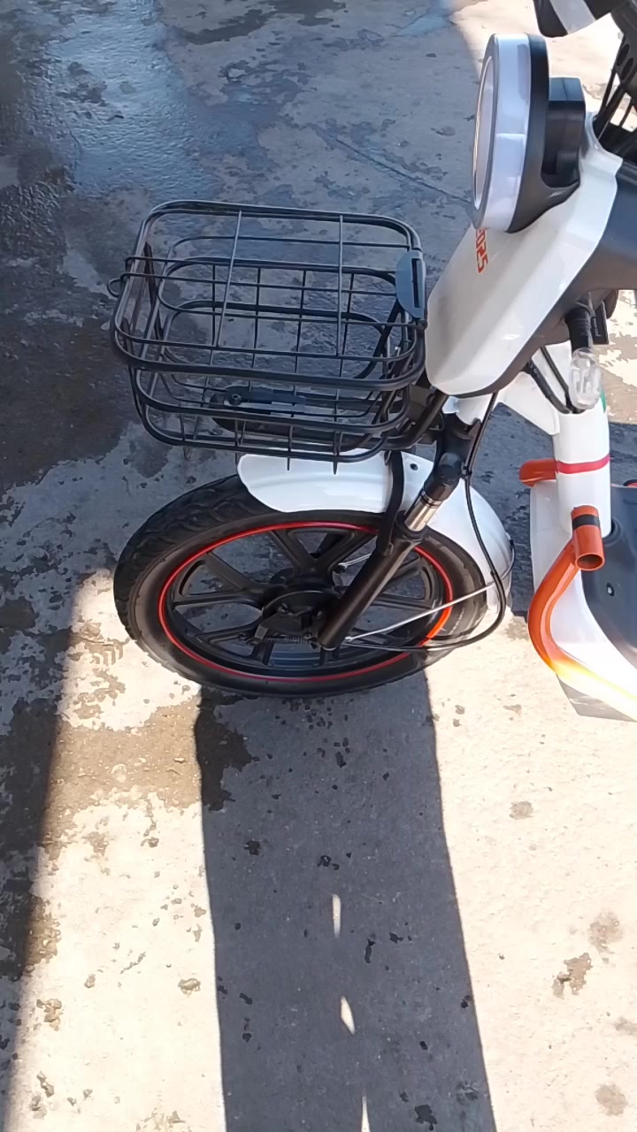 السلام عليكم.
بايسكل شحن للبيع 
2025 
البكان ديالى بعقوبه 
رقم الهاتف ***********
