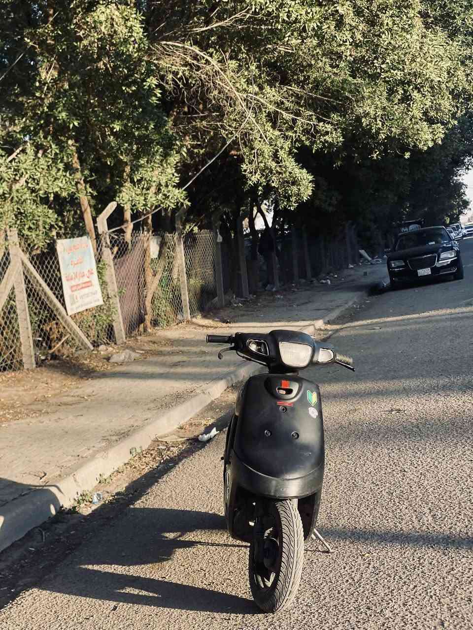 السلام عليكم دراجه  بطة للبيع شغاله هندر  واحد. وسلف نقصه بس باتري   كامله مكمله كفراتها كامله وترايشها كاملا وما مكسورات  اللايتات الامامي والهلفي شغالات مو تجاري واصليات  شرط مختمات   الذيل  مالح يعني بلادي هم اصلي لون الكفرات اسود طافي وما بيهن ولا كسر ستاند جانبي المميز والنادر ما موجود هواي بلدراجات الستين  
مكاني بغداد جديده سعره ٢٢٥ رقمي *********** وما تلكى بطه بهيج سعر ونضافة
